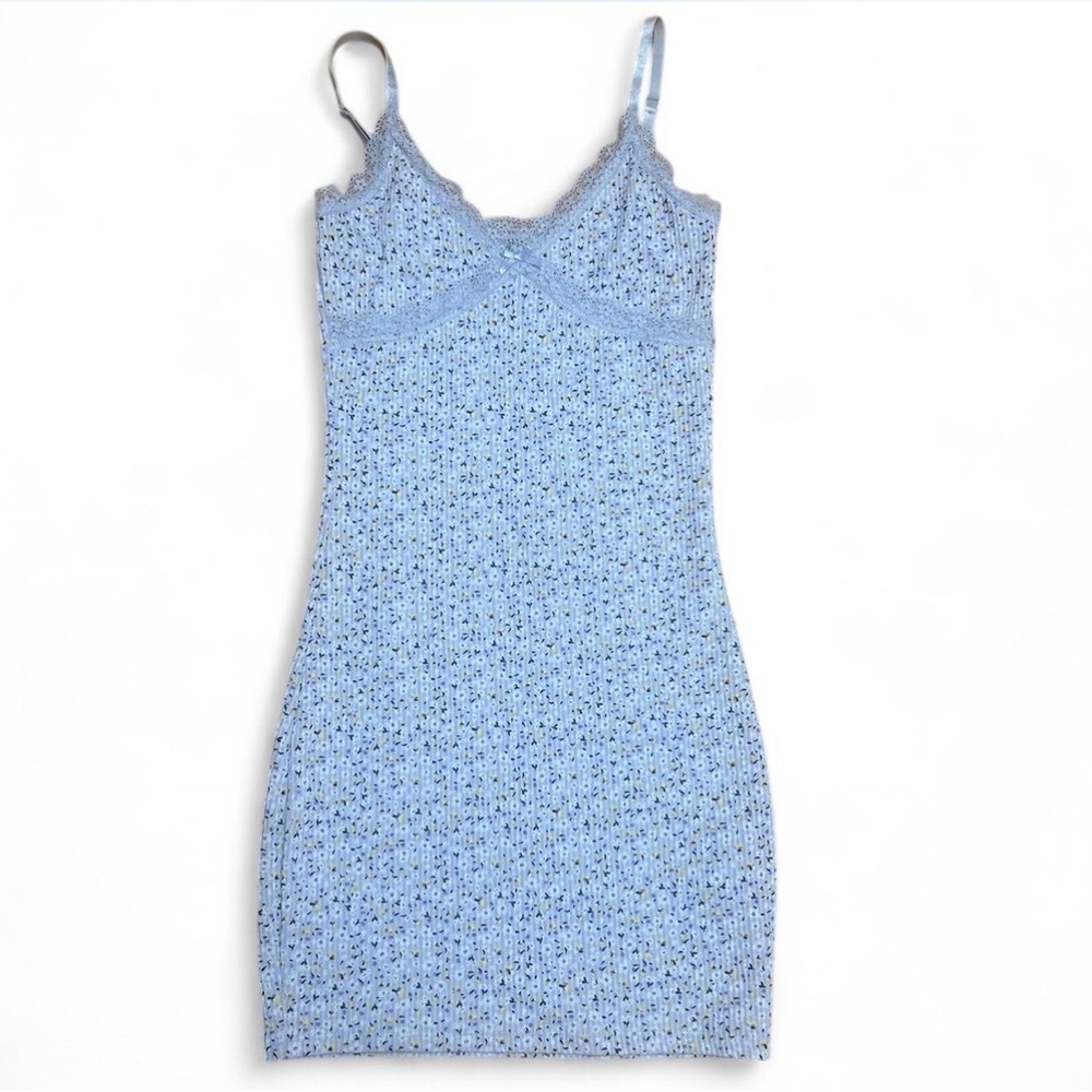H&M lilac Chemise with Floral Print and V-Neckline